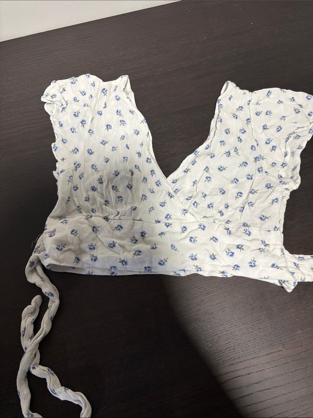 White Floral V-Neck Tie-Back Crop Top